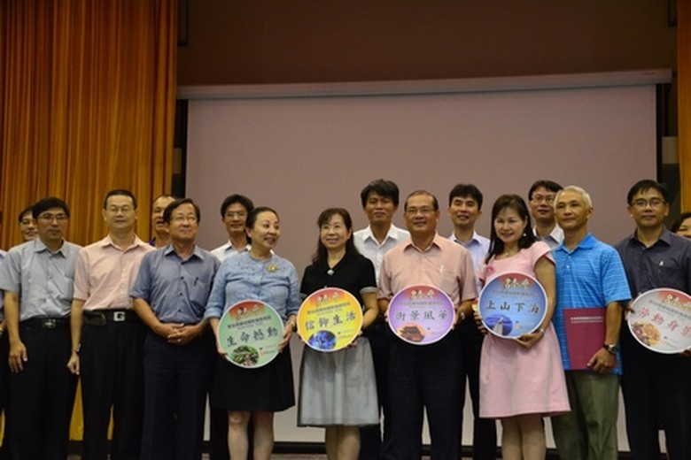 「映像臺灣-數位典藏校園教育巡迴展」-嘉義縣10所聯盟學校合影。